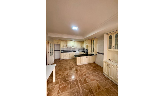 Resale - Apartment / flat - Torrevieja - Centro