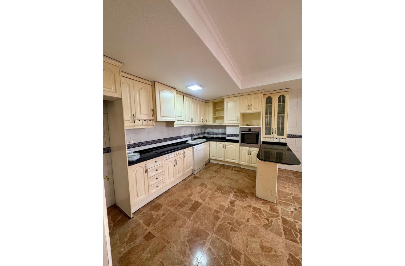 Resale - Apartment / flat - Torrevieja - Centro