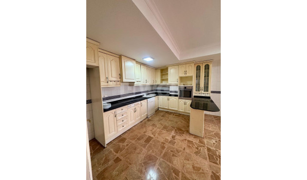 Resale - Apartment / flat - Torrevieja - Centro