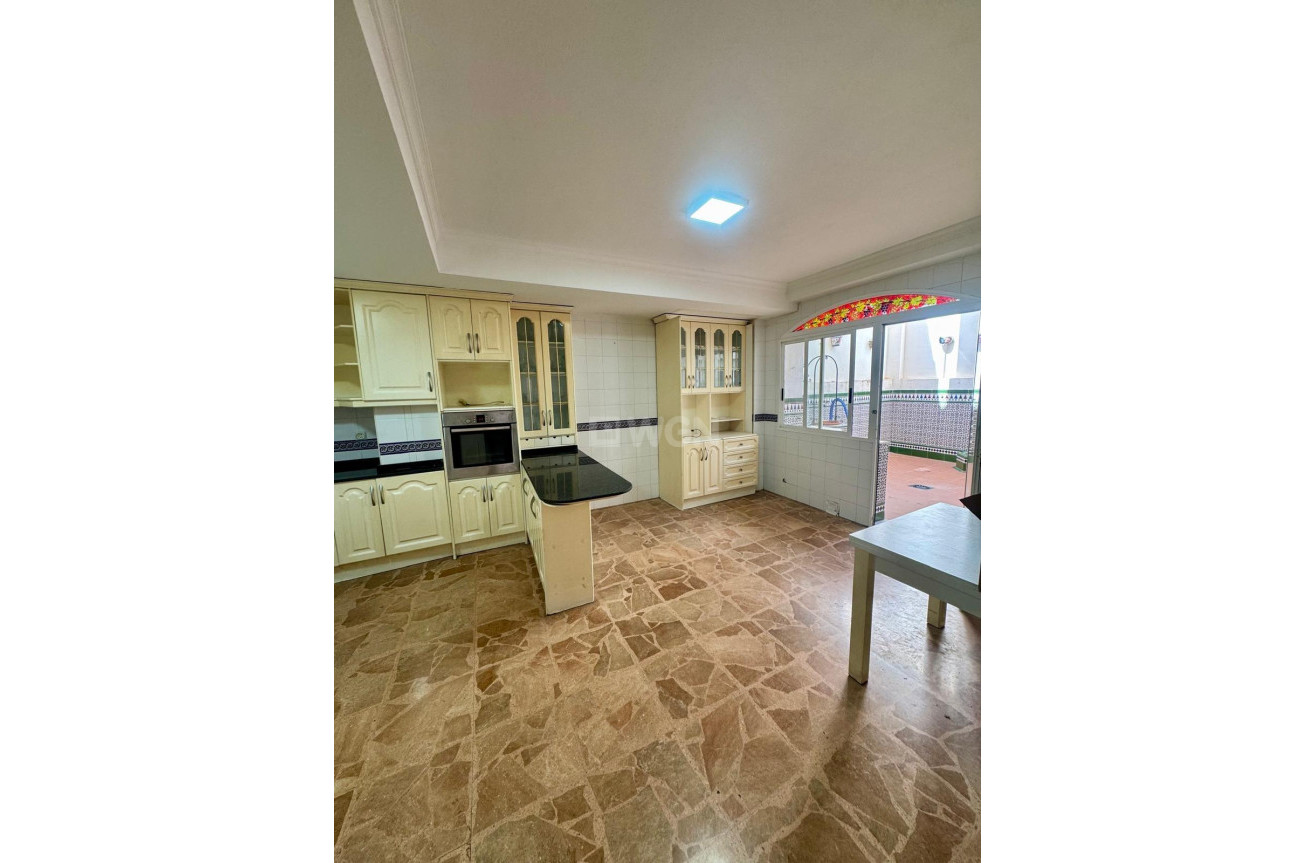 Resale - Apartment / flat - Torrevieja - Centro