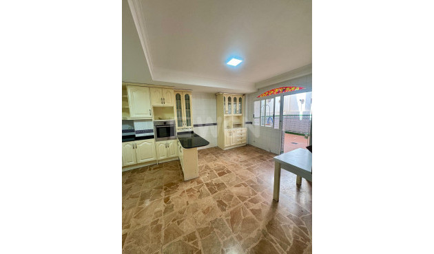 Resale - Apartment / flat - Torrevieja - Centro