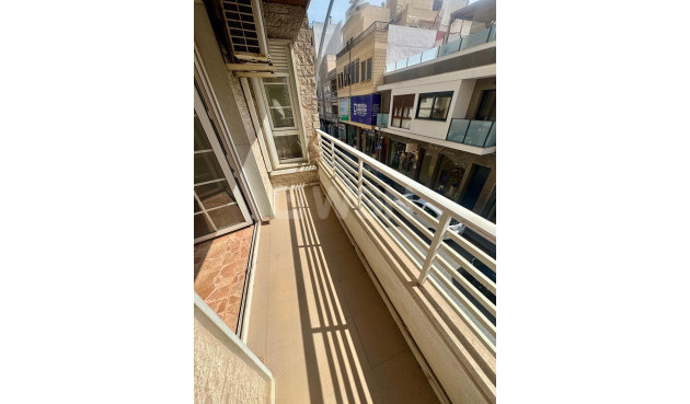 Resale - Apartment / flat - Torrevieja - Centro