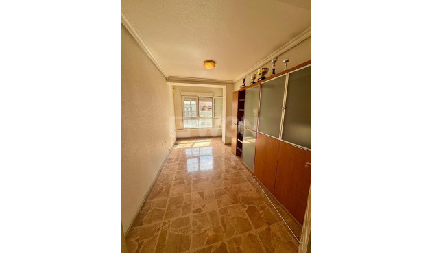 Resale - Apartment / flat - Torrevieja - Centro