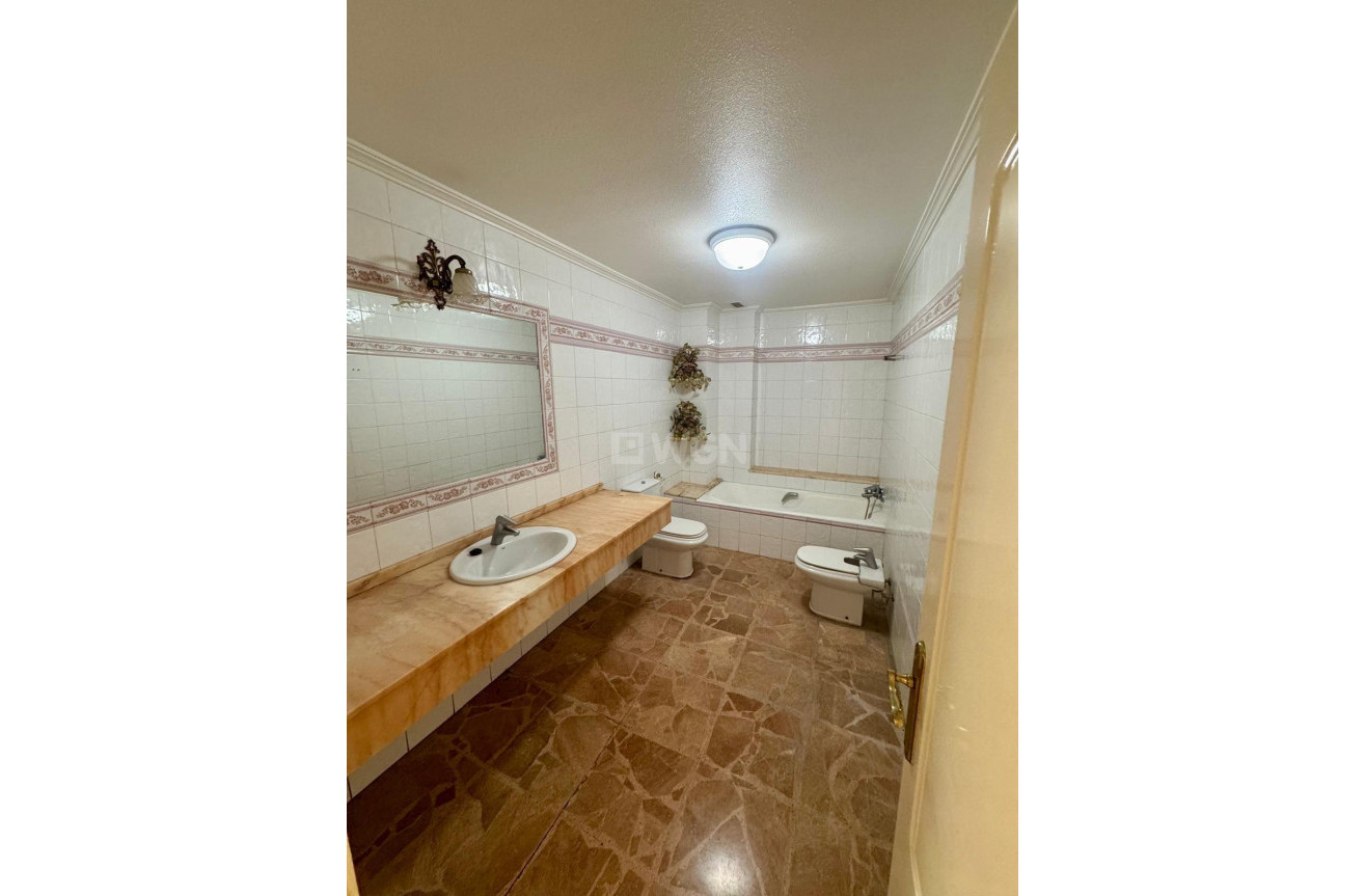 Resale - Apartment / flat - Torrevieja - Centro