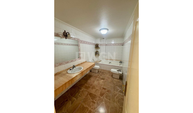 Resale - Apartment / flat - Torrevieja - Centro