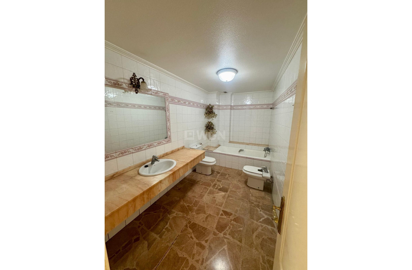 Resale - Apartment / flat - Torrevieja - Centro