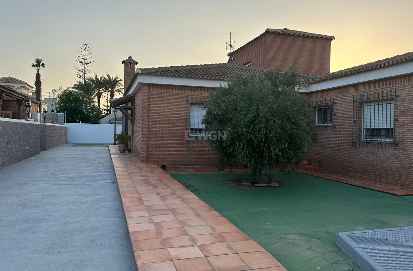 Resale - Villa - La Manga del Mar Menor - Costa Calida