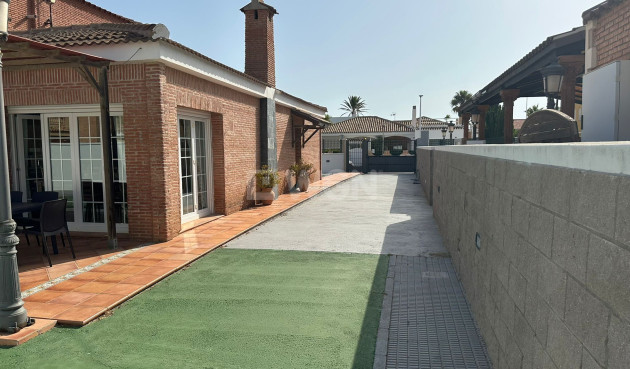 Resale - Villa - La Manga del Mar Menor - Costa Calida