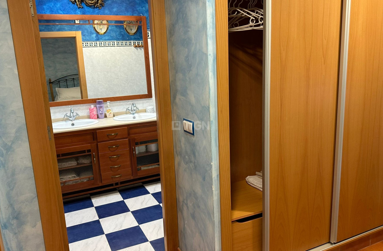 Resale - Villa - La Manga del Mar Menor - Costa Calida