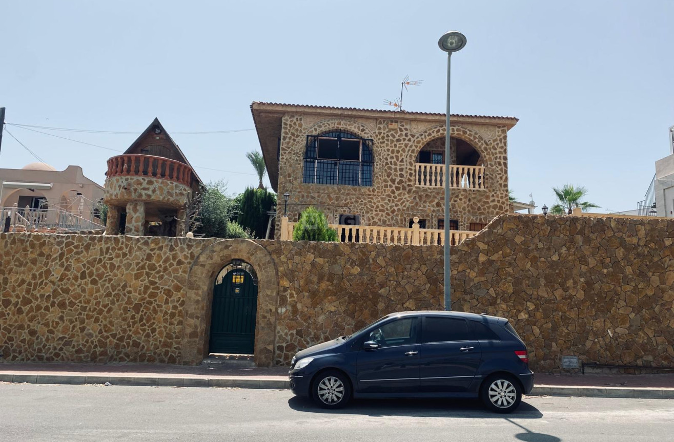 Resale - Villa - Torrevieja - Costa Blanca