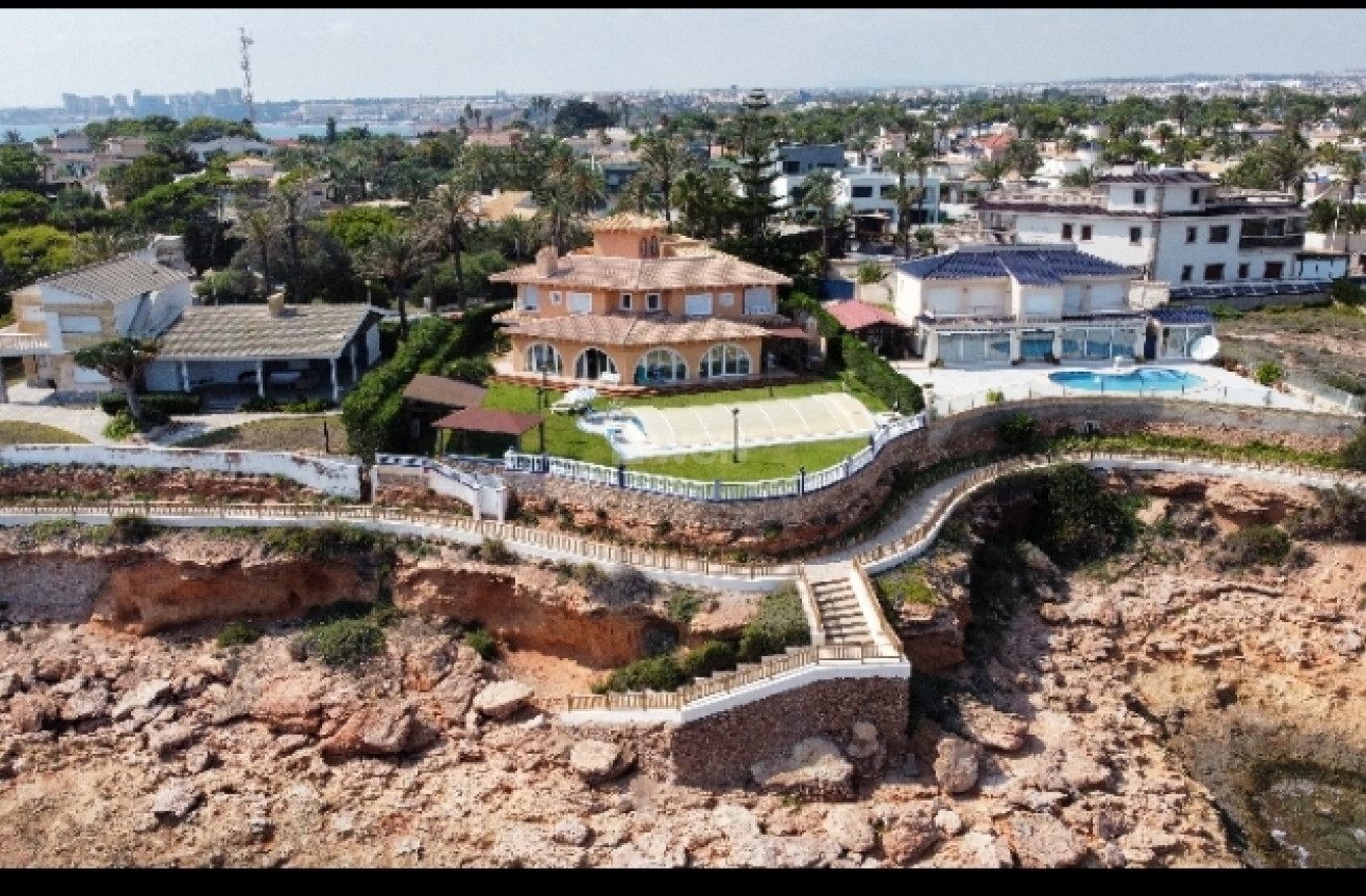 Resale - Villa - Orihuela Costa - Costa Blanca