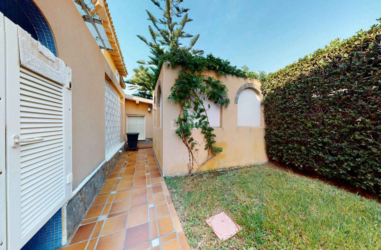Resale - Villa - Orihuela Costa - Costa Blanca