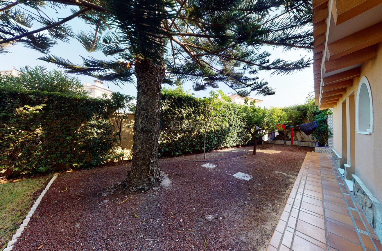 Resale - Villa - Orihuela Costa - Costa Blanca