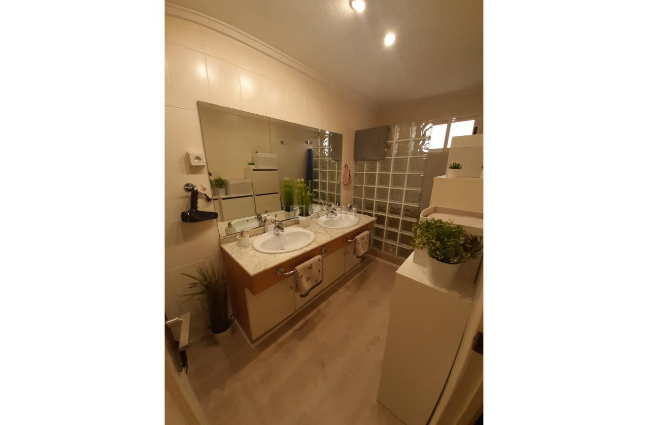 Resale - Apartment / flat - Torrevieja - Costa Blanca