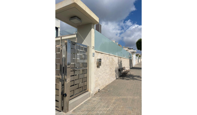 Resale - Villa - San Miguel de Salinas - Inland