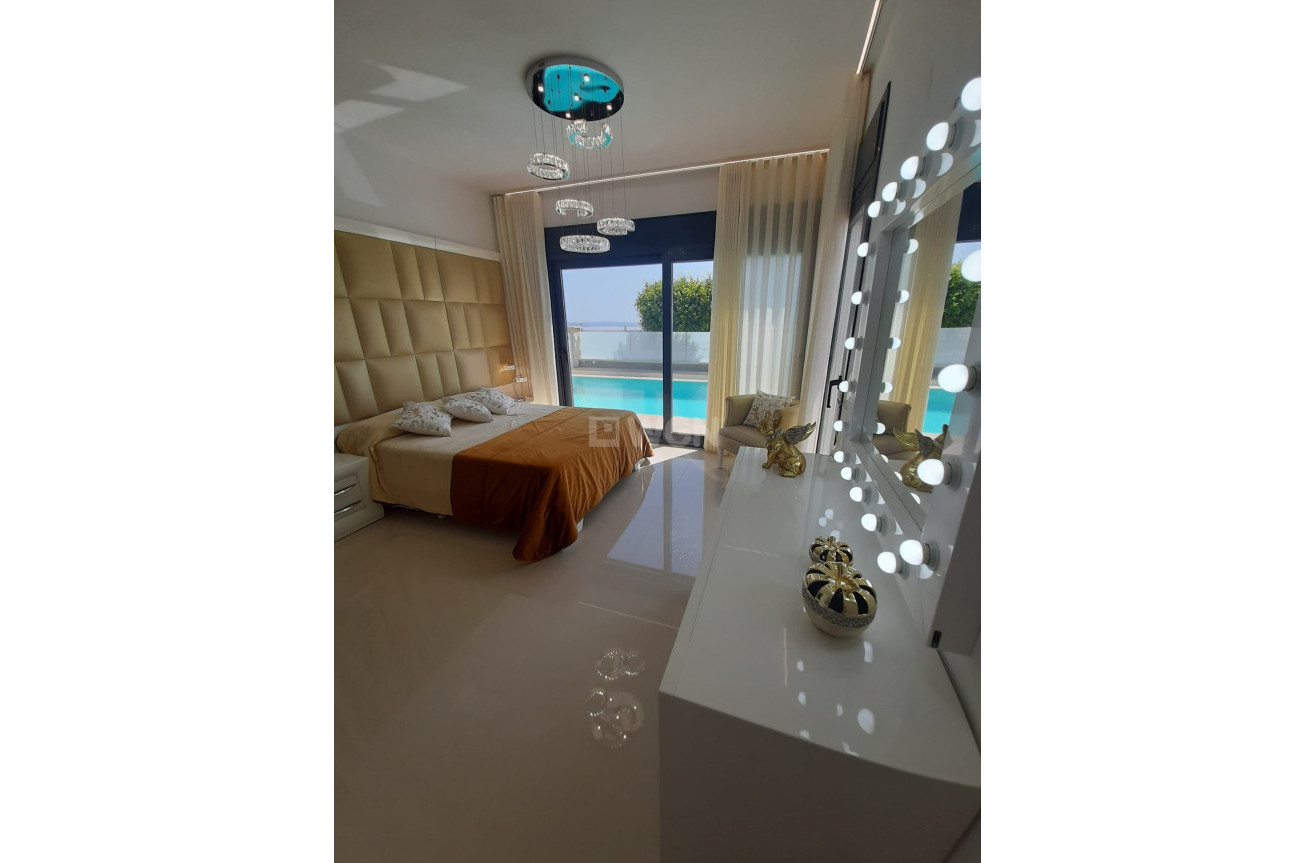 Resale - Villa - San Miguel de Salinas - Inland