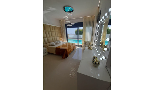 Resale - Villa - San Miguel de Salinas - Inland