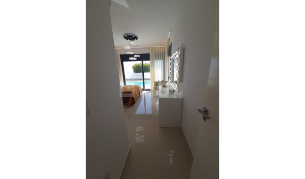 Resale - Villa - San Miguel de Salinas - Inland