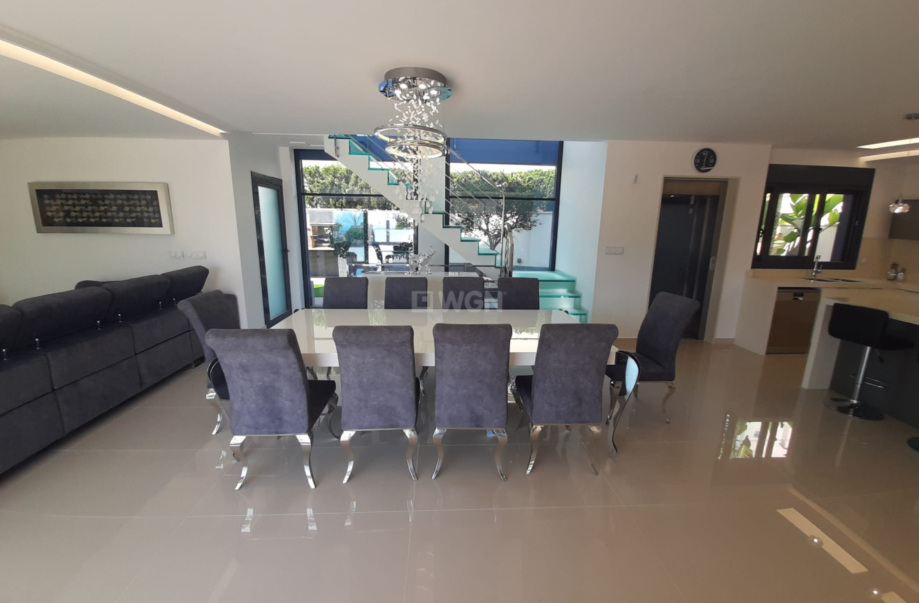 Resale - Villa - San Miguel de Salinas - Inland