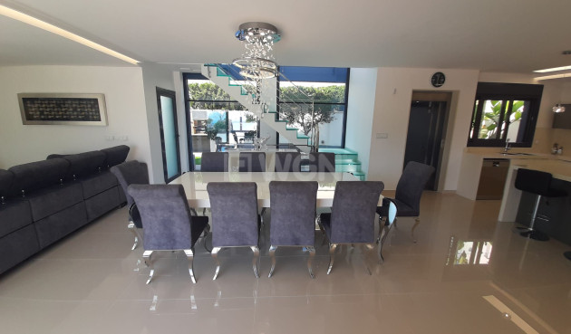 Resale - Villa - San Miguel de Salinas - Inland