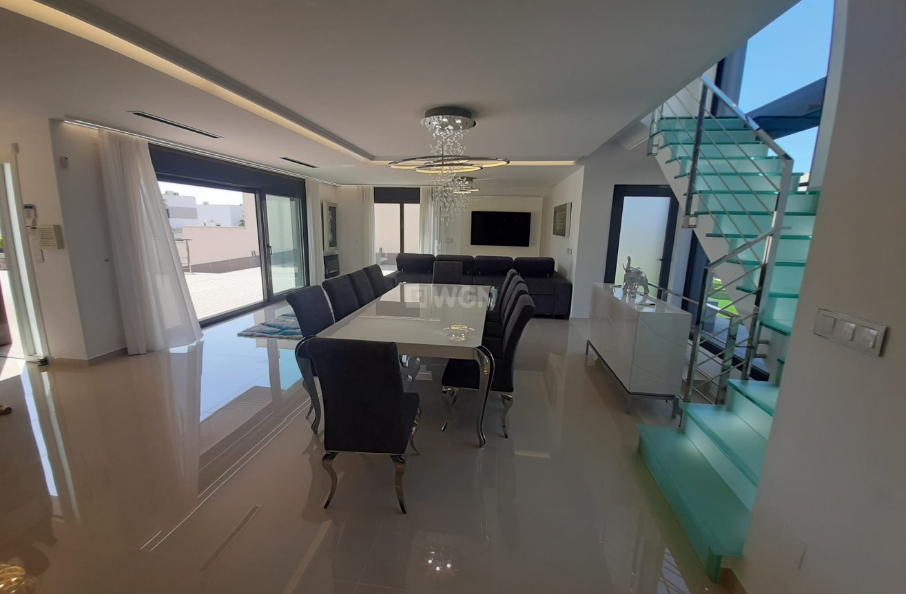 Resale - Villa - San Miguel de Salinas - Inland