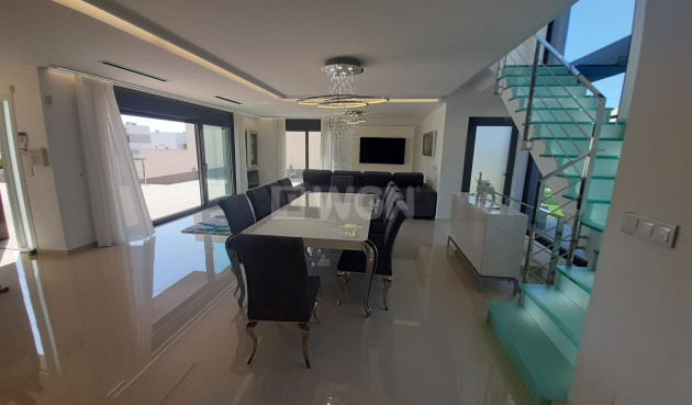 Resale - Villa - San Miguel de Salinas - Inland