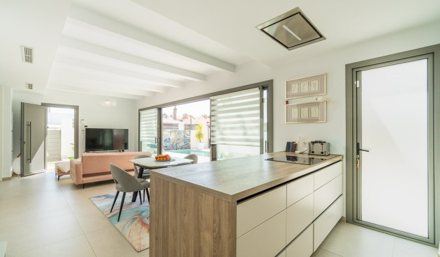 Resale - Villa - Orihuela Costa - Costa Blanca