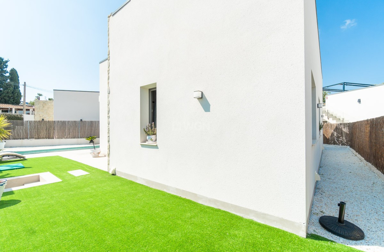 Resale - Villa - Orihuela Costa - Costa Blanca