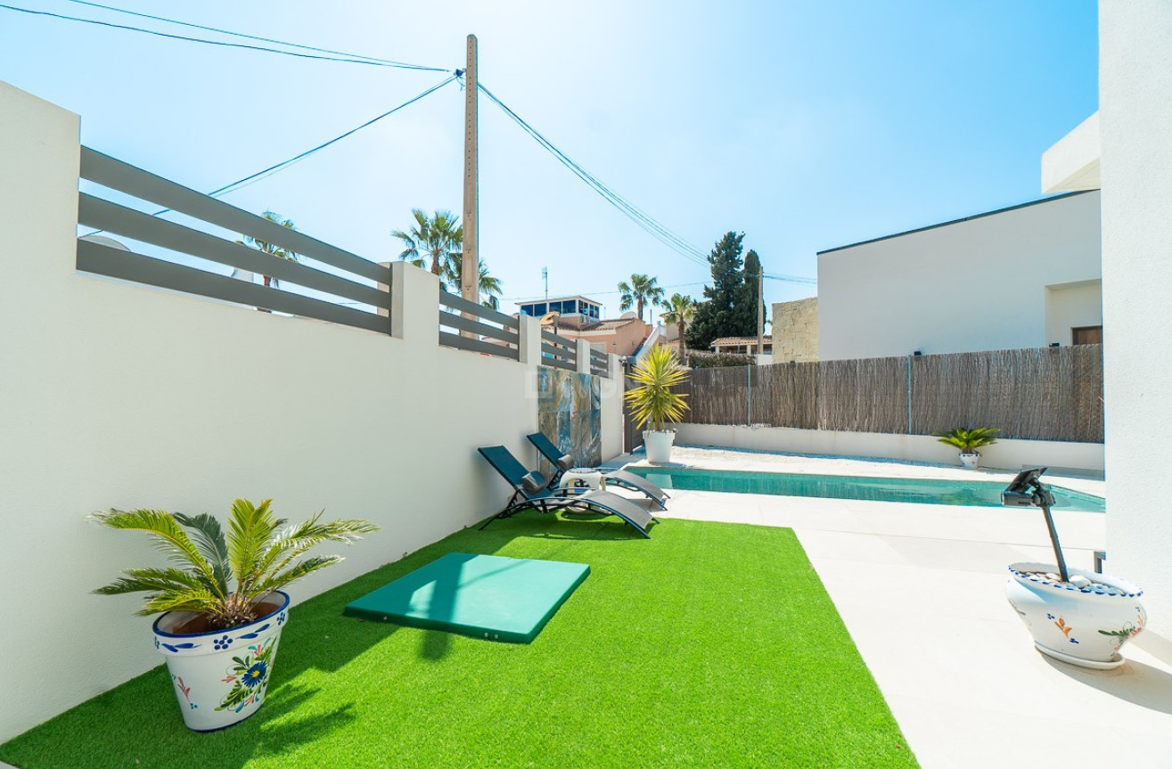 Resale - Villa - Orihuela Costa - Costa Blanca