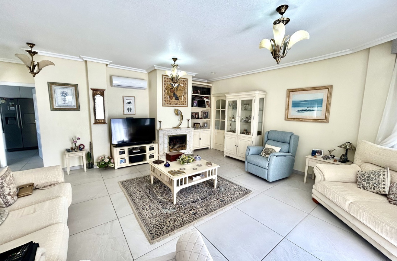 Resale - Villa - Pinar de Campoverde - Inland