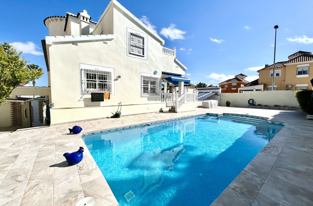 Resale - Villa - Pinar de Campoverde - Inland