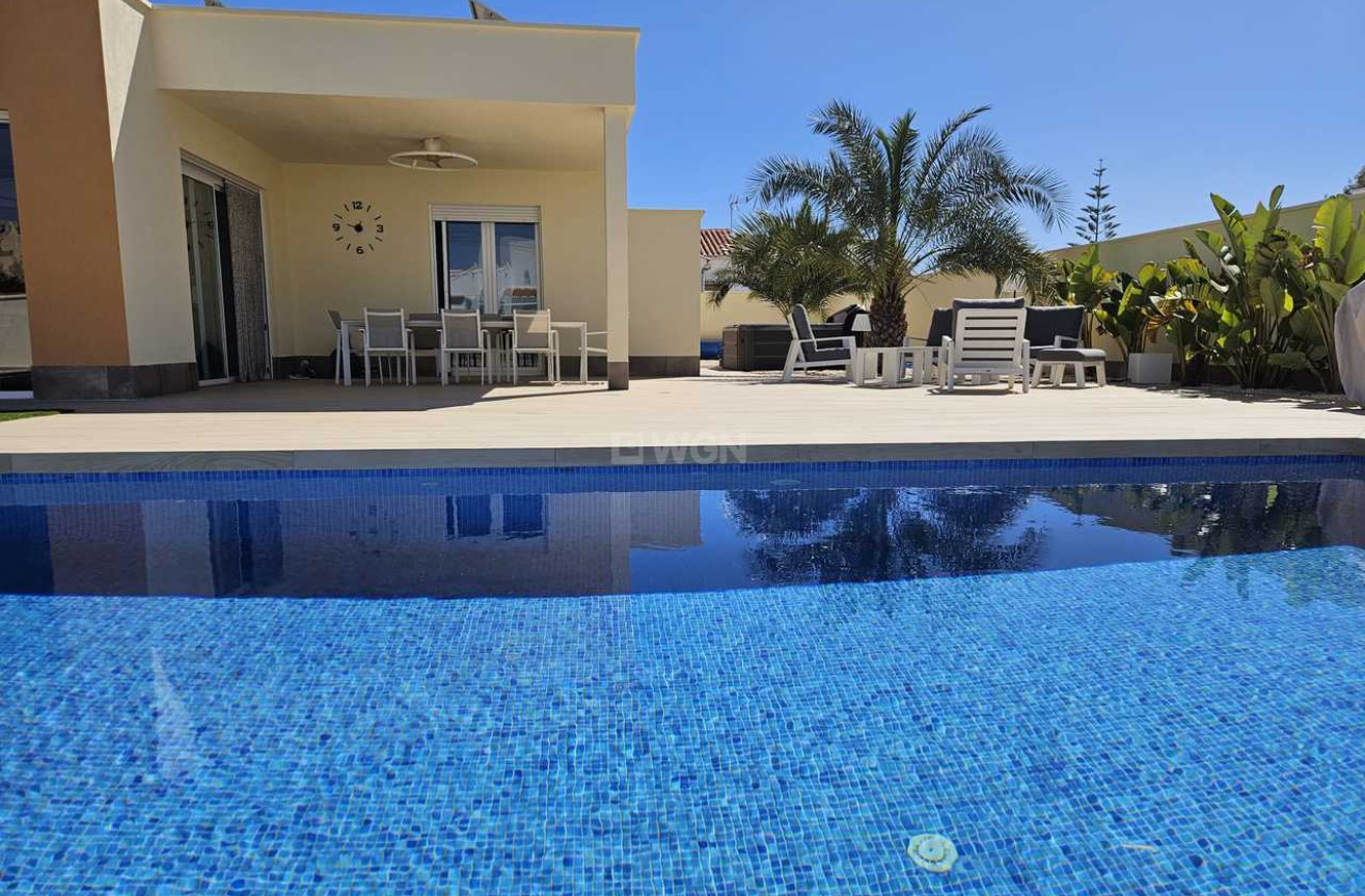 Resale - Villa - Torrevieja - Costa Blanca