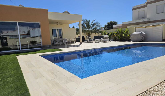 Resale - Villa - Torrevieja - Costa Blanca