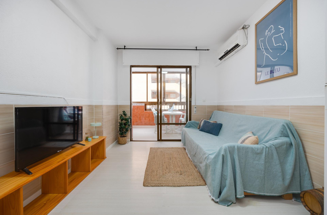 Odsprzedaż - Mieszkanie w bloku - Torrevieja - Cabo Cervera