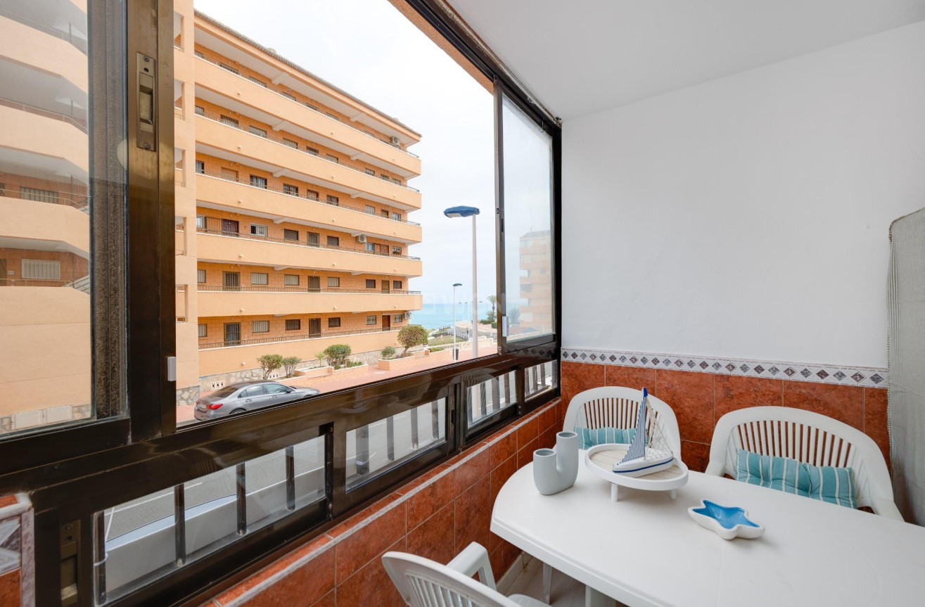 Odsprzedaż - Mieszkanie w bloku - Torrevieja - Cabo Cervera