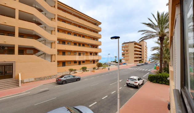 Odsprzedaż - Mieszkanie w bloku - Torrevieja - Cabo Cervera