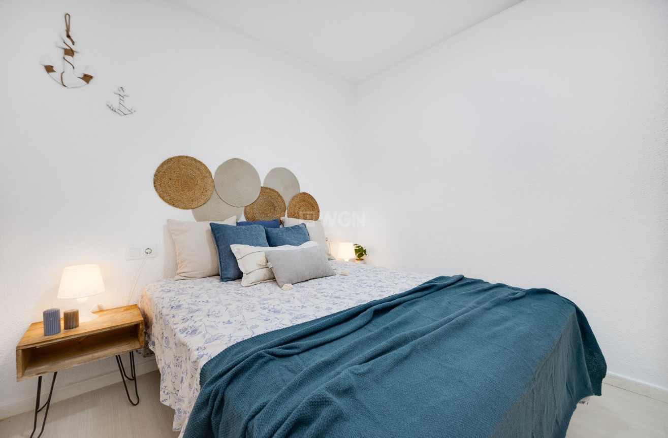 Odsprzedaż - Mieszkanie w bloku - Torrevieja - Cabo Cervera