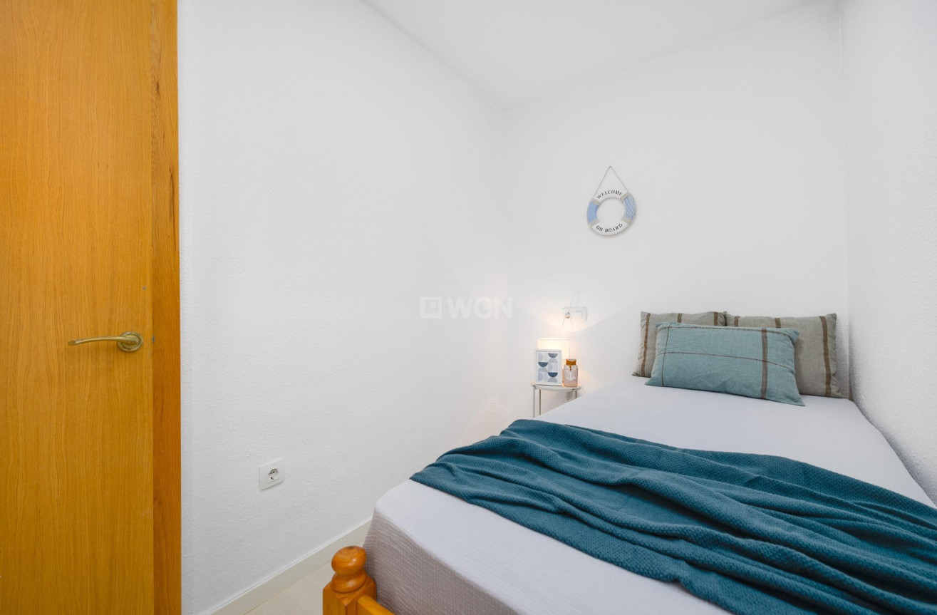 Odsprzedaż - Mieszkanie w bloku - Torrevieja - Cabo Cervera