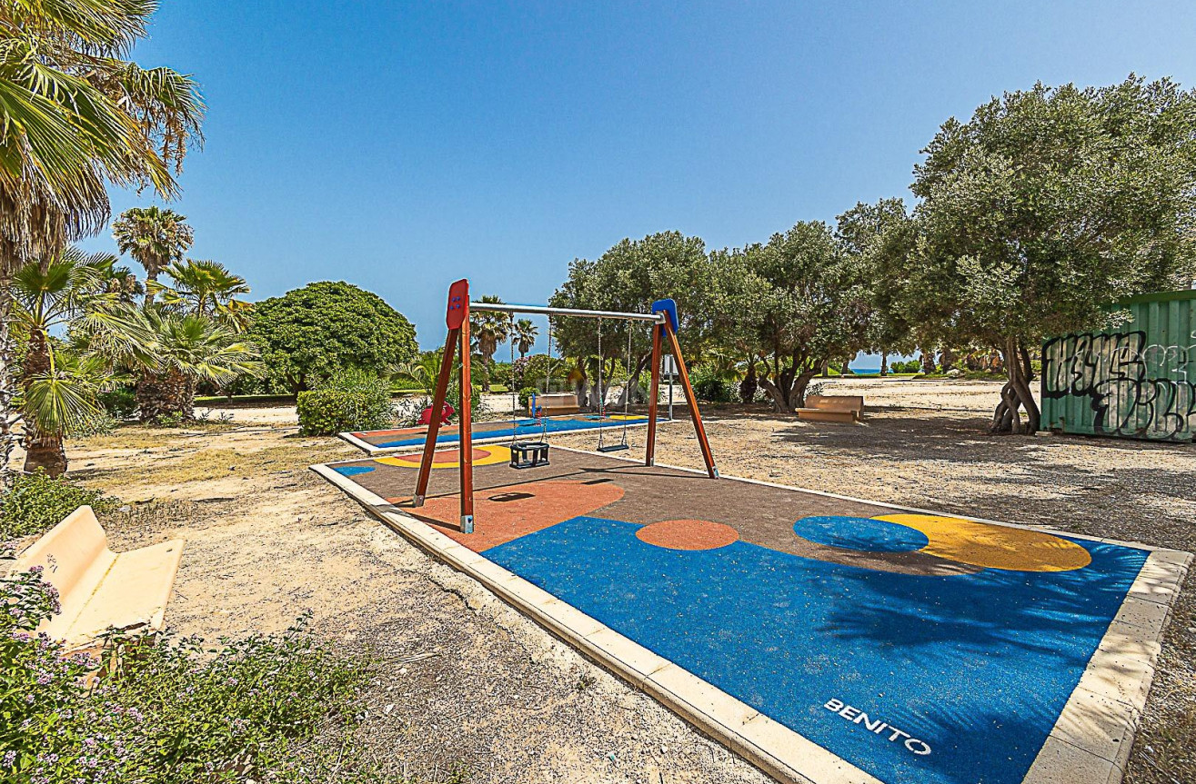 Odsprzedaż - Mieszkanie w bloku - Torrevieja - Cabo Cervera