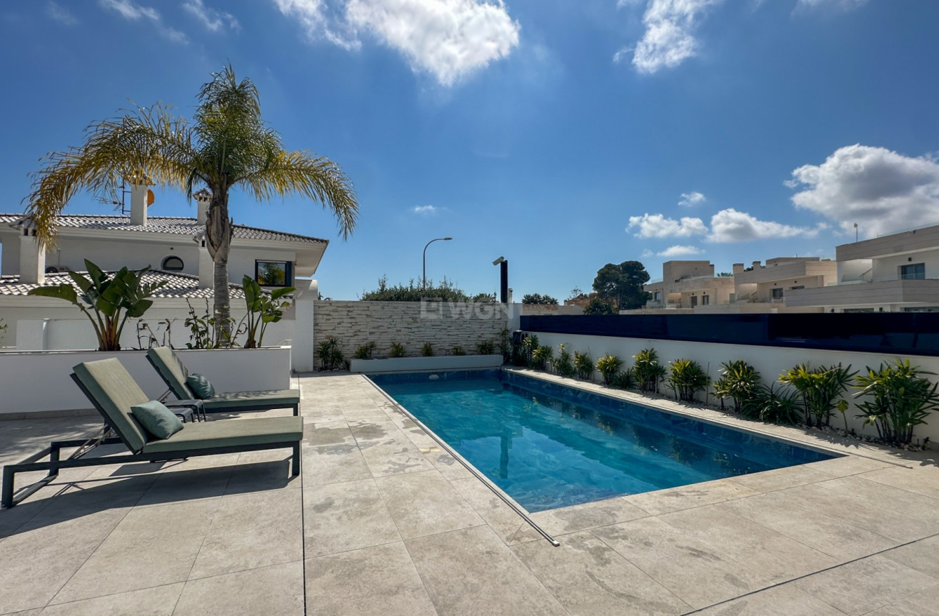 Resale - Villa - Orihuela Costa - Costa Blanca