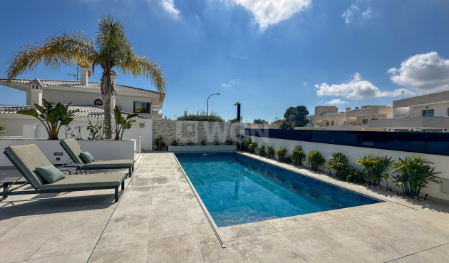 Resale - Villa - Orihuela Costa - Costa Blanca