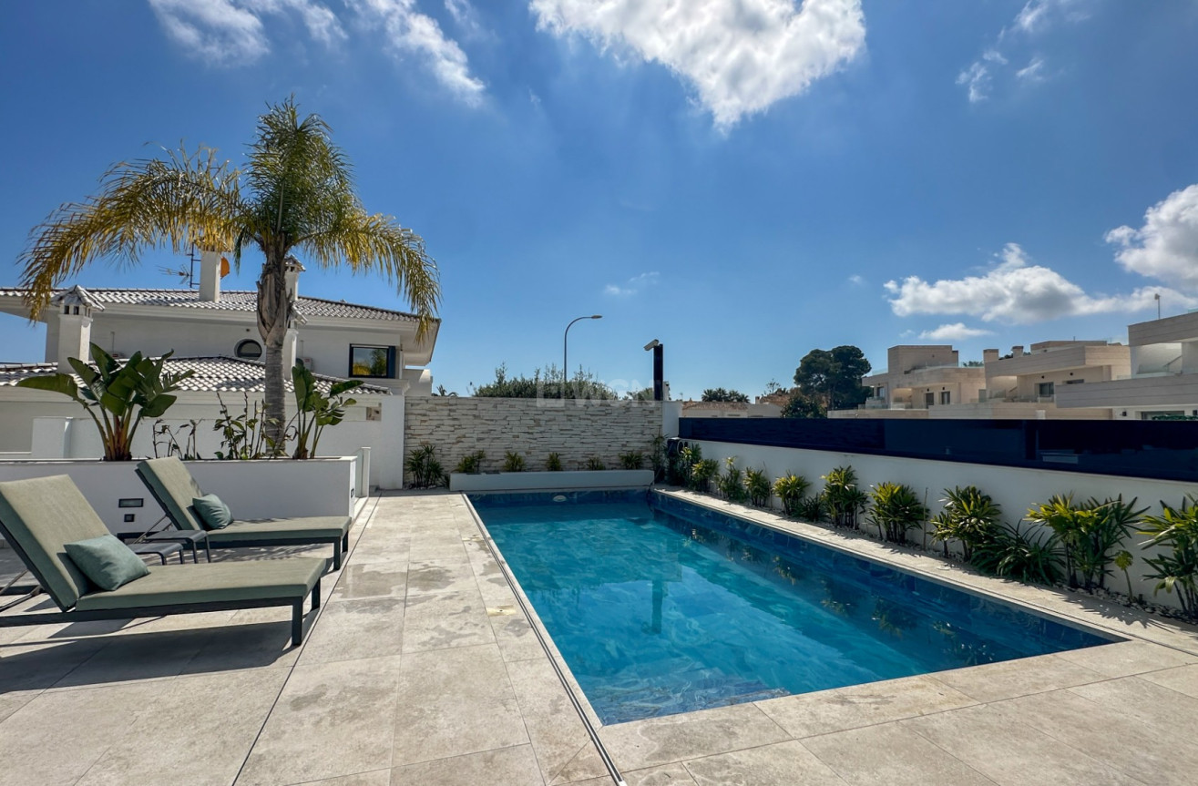 Resale - Villa - Orihuela Costa - Costa Blanca