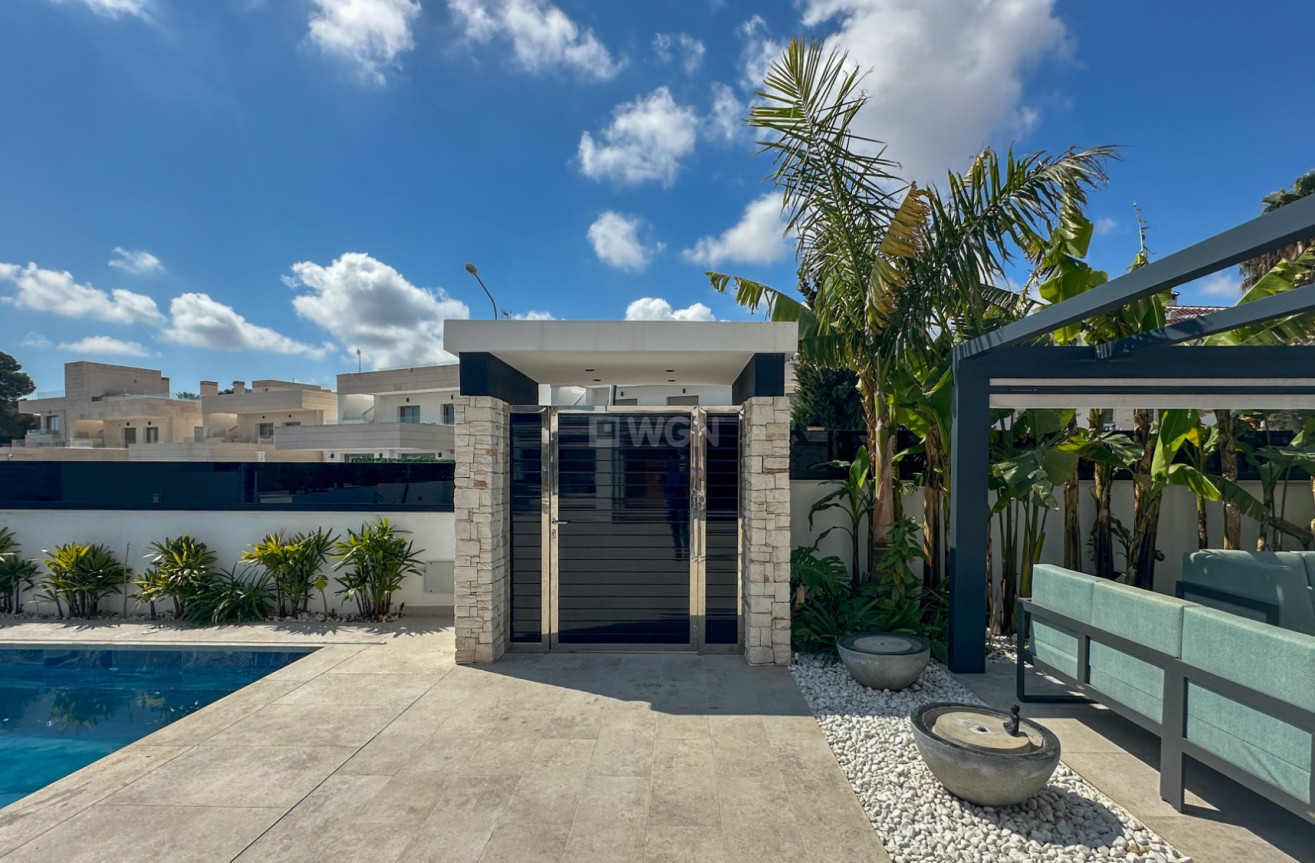 Resale - Villa - Orihuela Costa - Costa Blanca