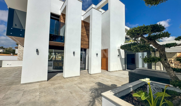 Resale - Villa - Orihuela Costa - Costa Blanca