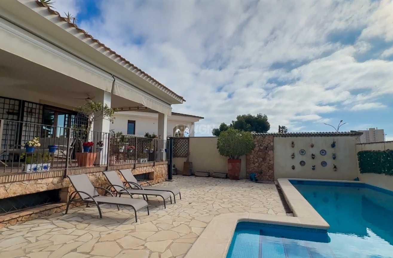 Resale - Villa - Dehesa de Campoamor - Costa Blanca