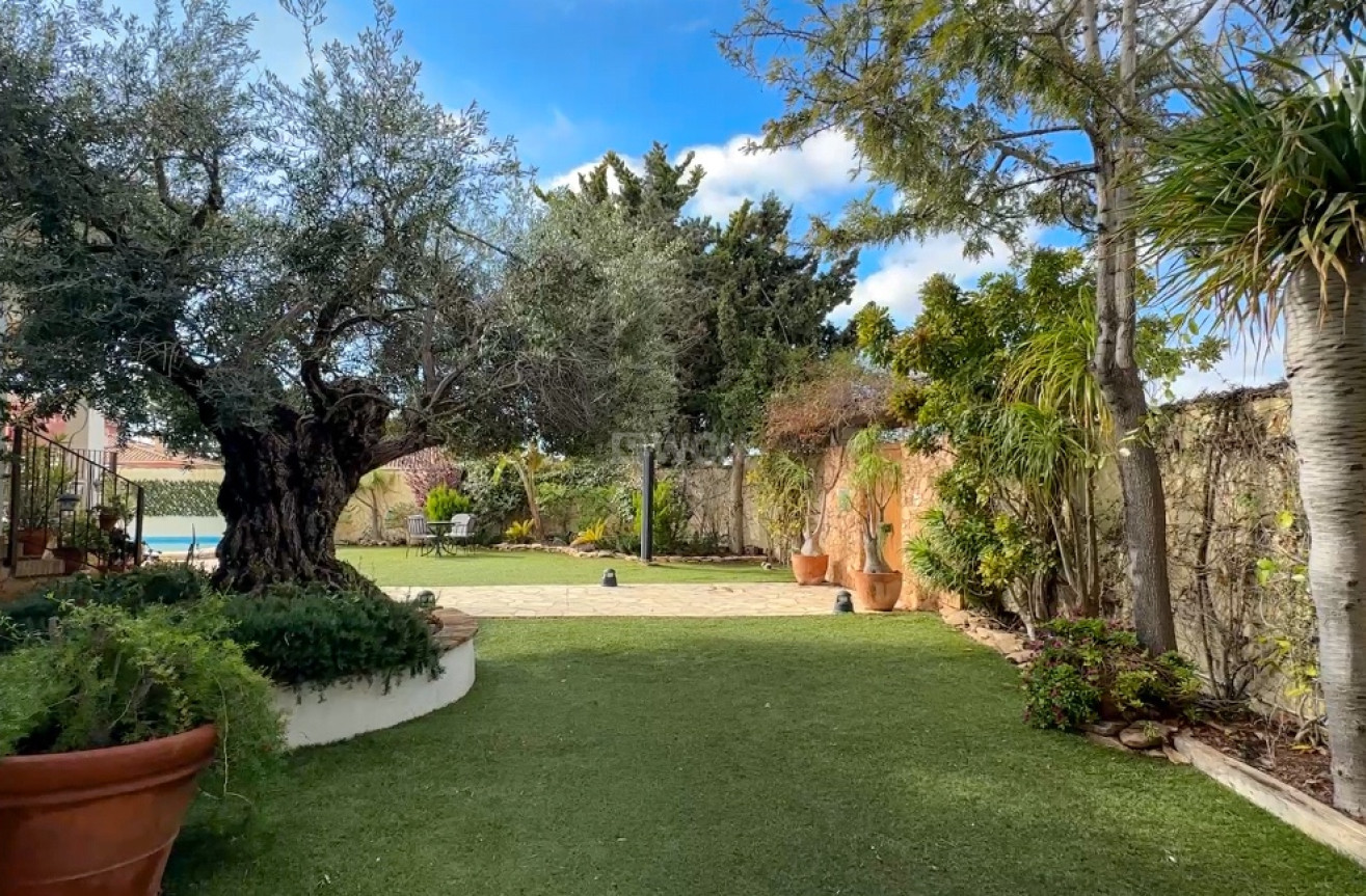 Resale - Villa - Dehesa de Campoamor - Costa Blanca