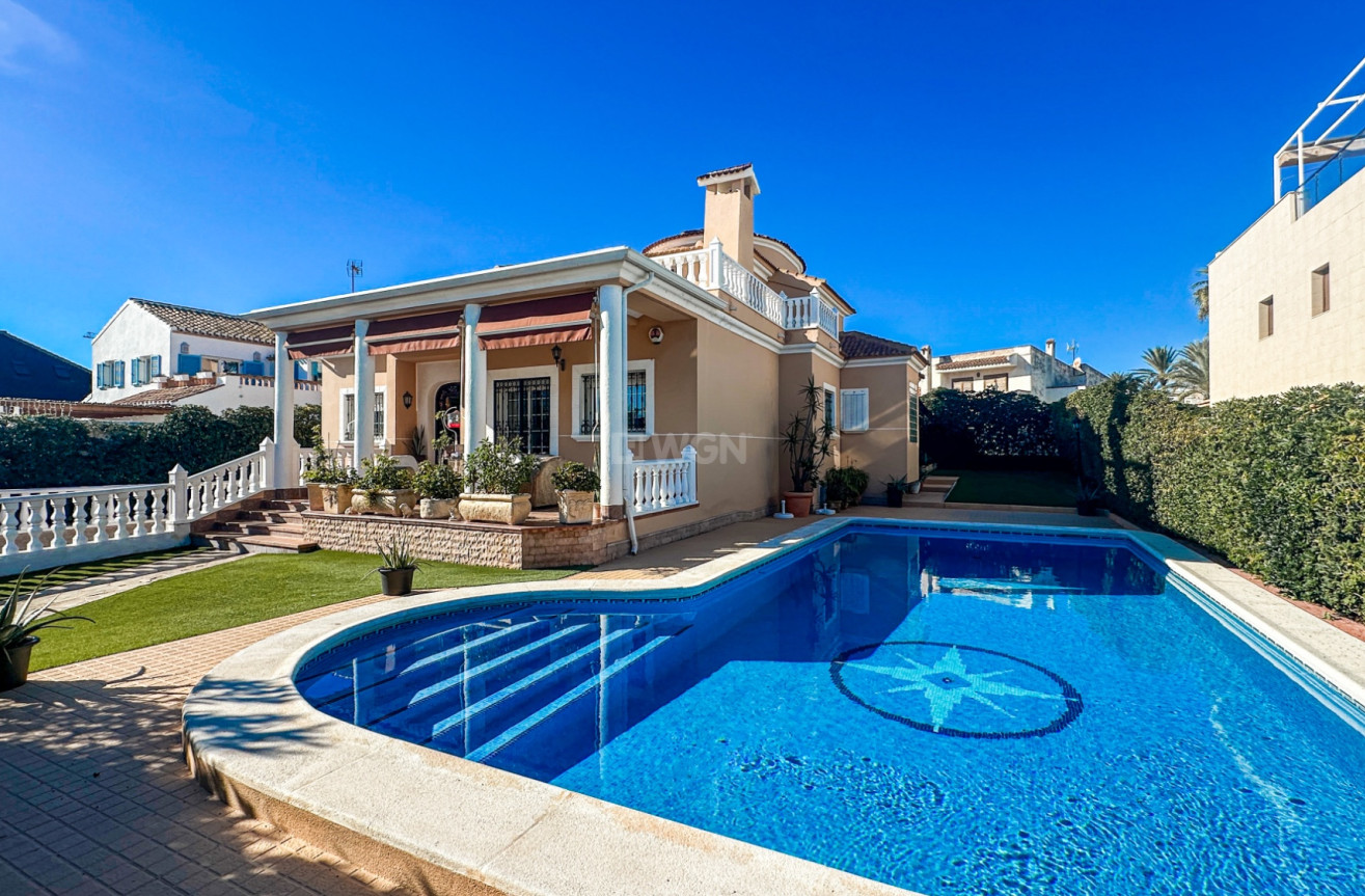 Resale - Villa - La Mata - Costa Blanca