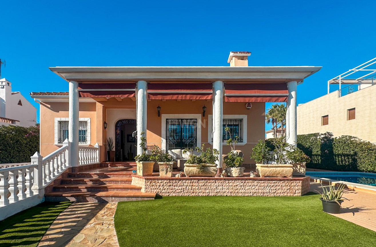 Resale - Villa - La Mata - Costa Blanca