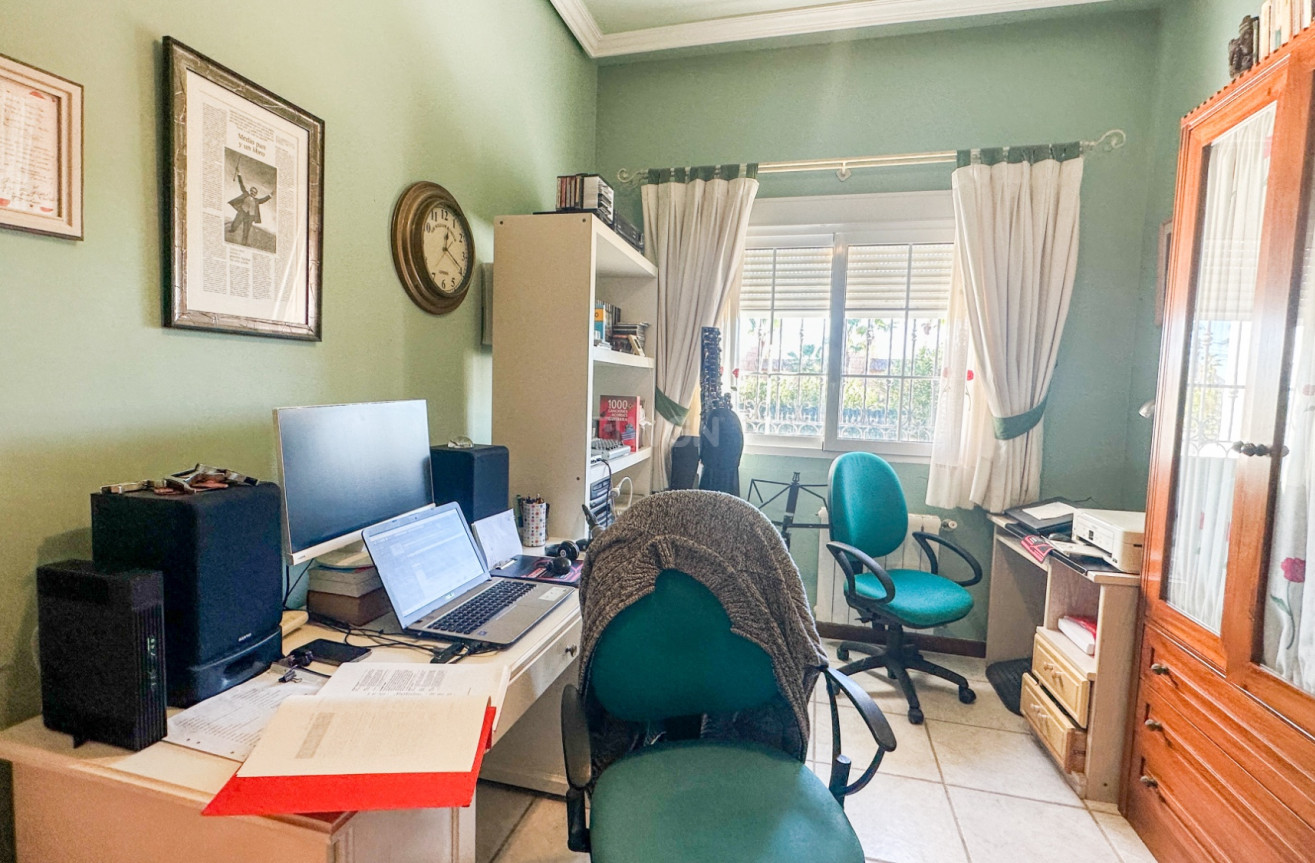 Resale - Villa - La Mata - Costa Blanca