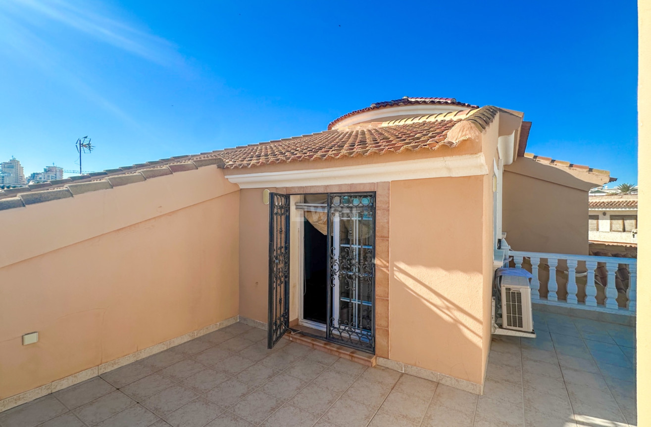 Resale - Villa - La Mata - Costa Blanca